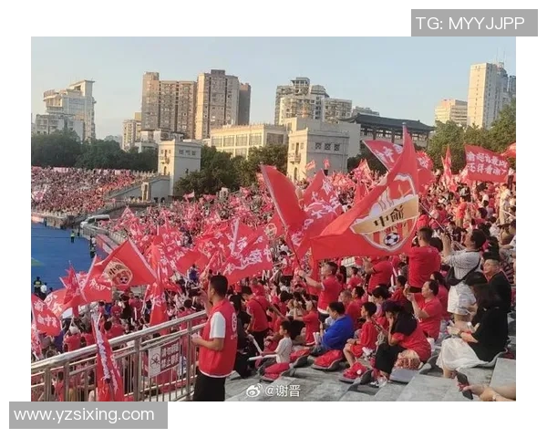 因恶劣天气影响足球比赛延迟举行球迷期待重燃激情的时刻